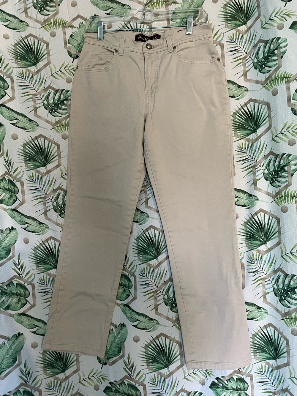 Gloria Vanderbilt Straight Leg Jeans in Light Beige